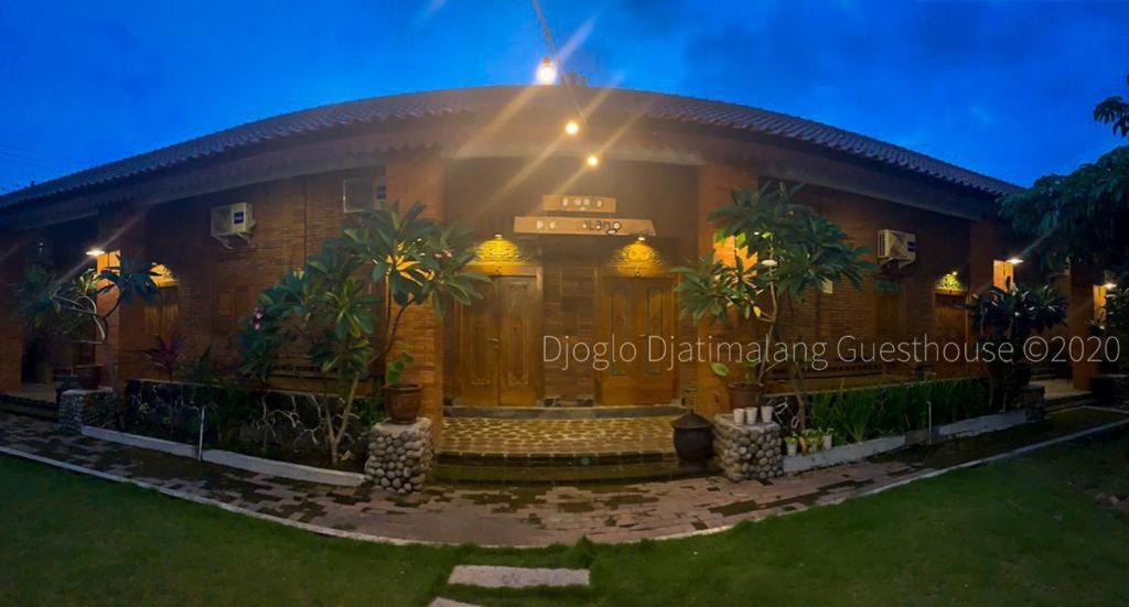 Djoglo Djatimalang Guesthouse Blitar エクステリア 写真