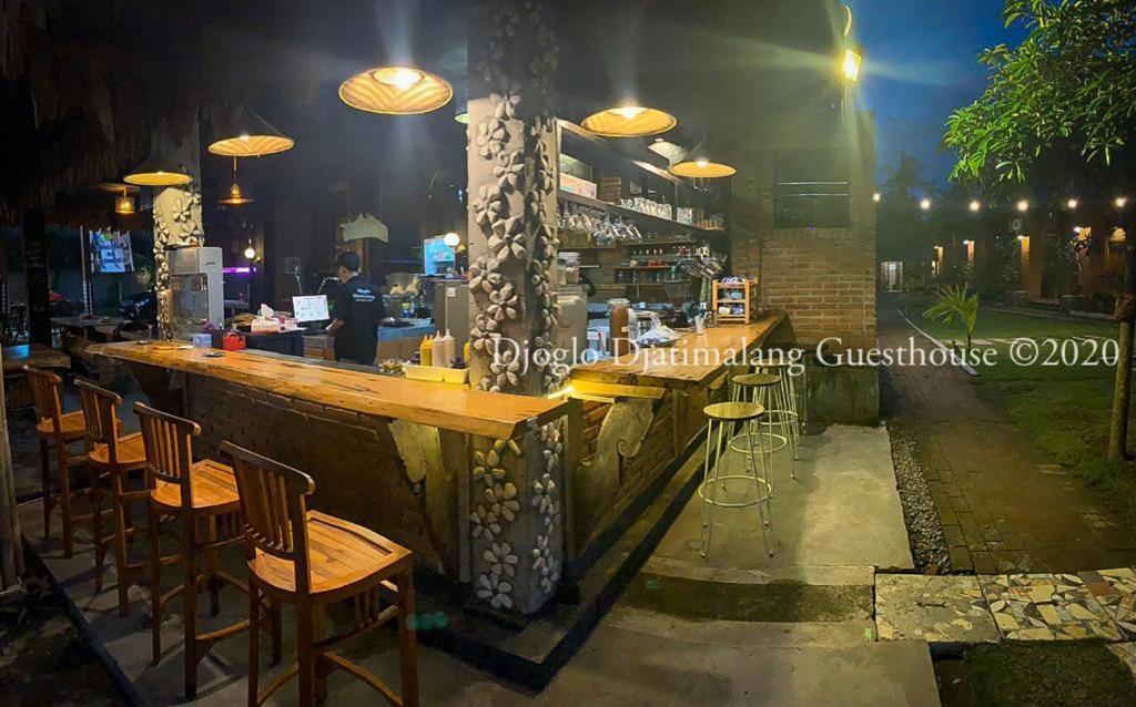 Djoglo Djatimalang Guesthouse Blitar エクステリア 写真