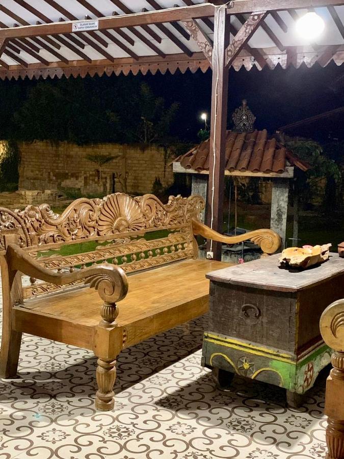 Djoglo Djatimalang Guesthouse Blitar エクステリア 写真