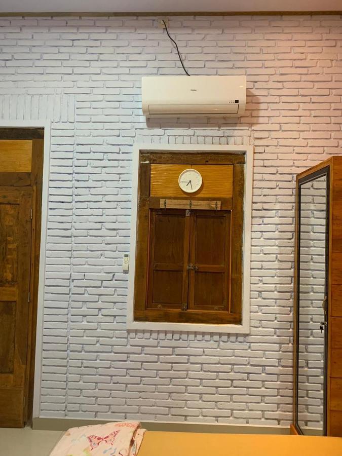 Djoglo Djatimalang Guesthouse Blitar エクステリア 写真