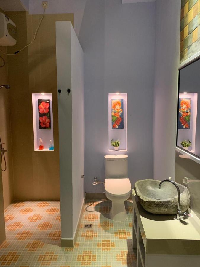 Djoglo Djatimalang Guesthouse Blitar エクステリア 写真