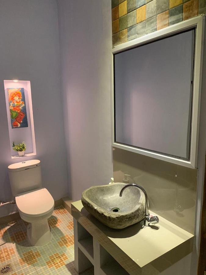 Djoglo Djatimalang Guesthouse Blitar エクステリア 写真