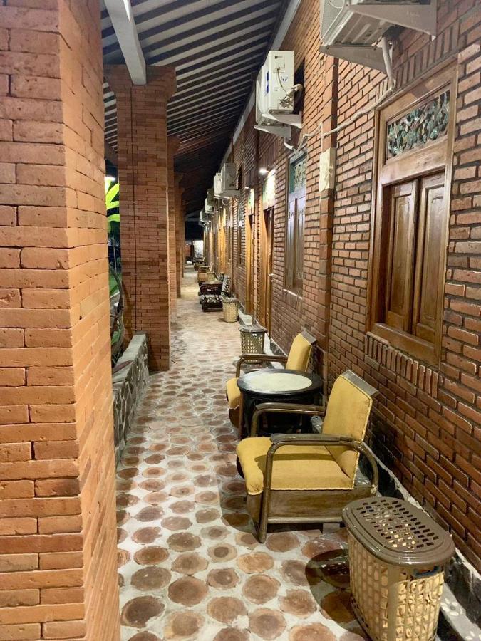Djoglo Djatimalang Guesthouse Blitar エクステリア 写真
